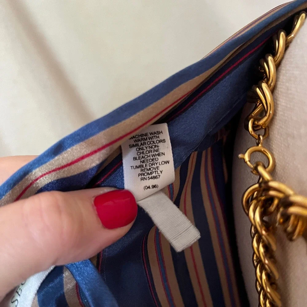 Victorias Secret measurements pit